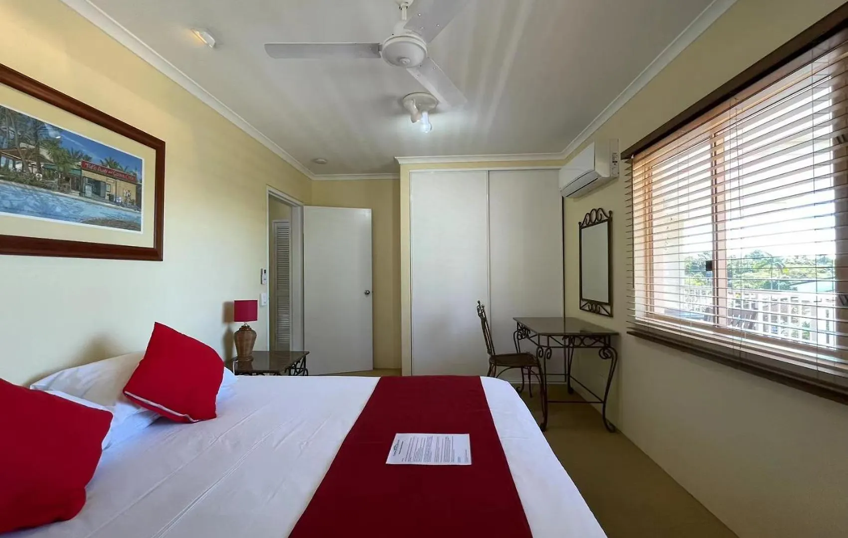 Cairns Beach Resort 4*,