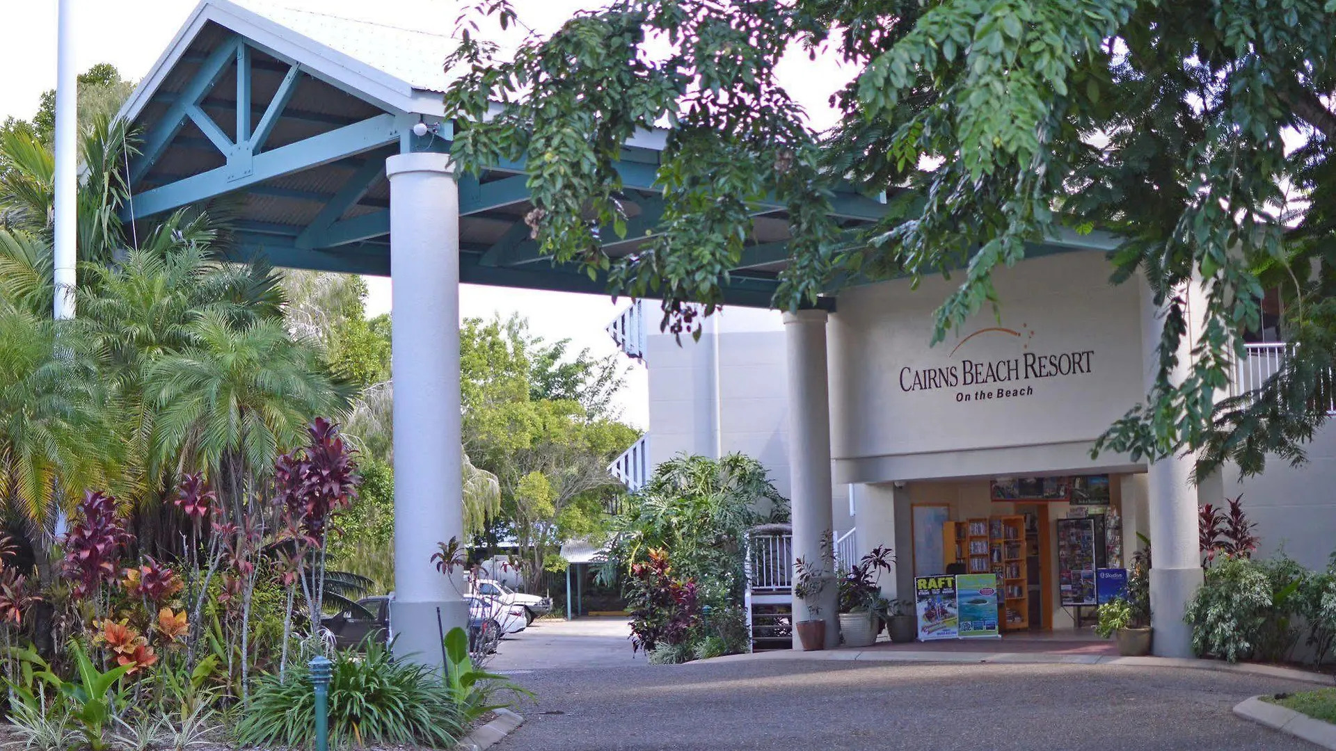 Aparthotel Cairns Beach Resort